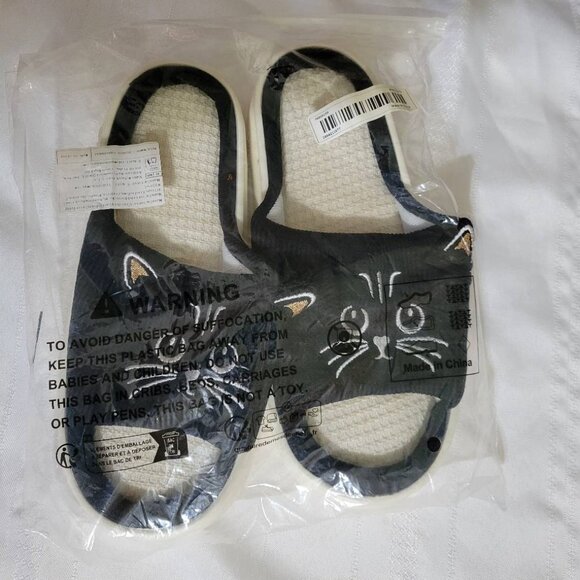 No brand cat slippers NWT fit like a size 11. Mixed Bin Z30 - Picture 1 of 4